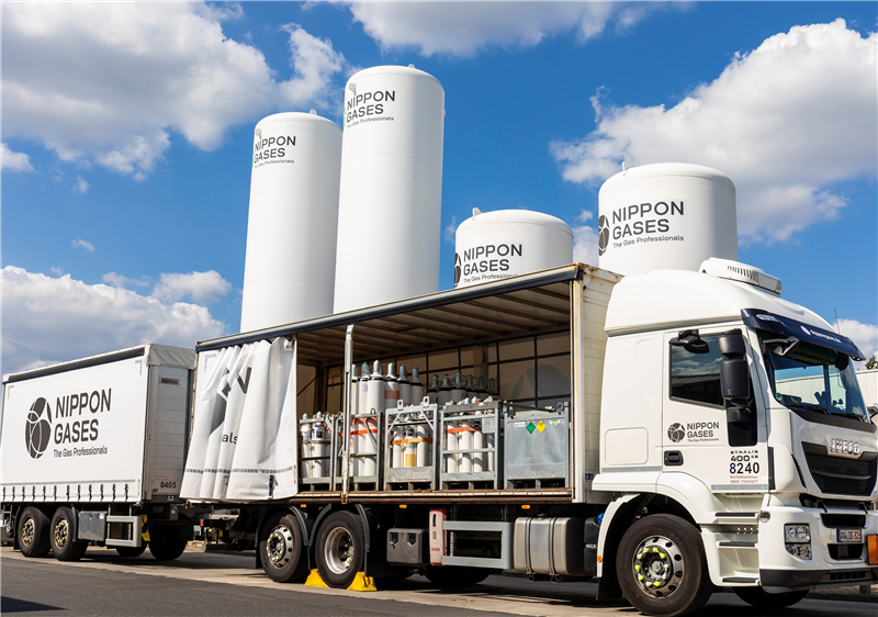LKW mir Gasflschen 