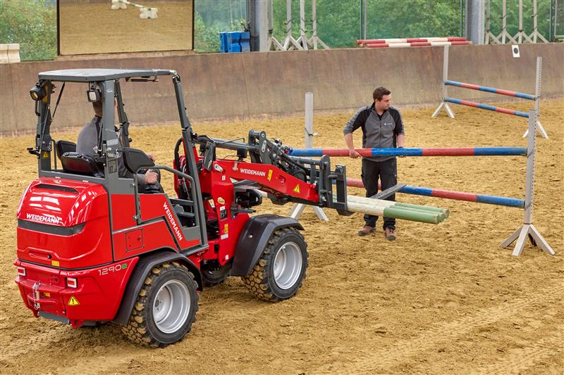 Weidemann Stapler der zum aufbauen von Sprüngen genutzt wird